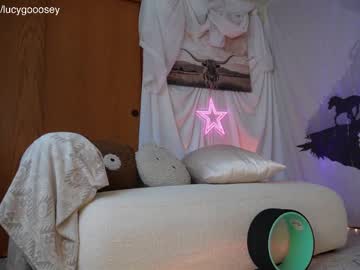 girl
        lucy_gooosey cam image #6965996