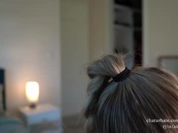 girl
        chloewildd cam image #5499518