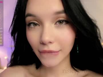 girl
        riskyproject cam image #744154