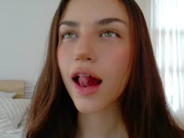 girl
        grettabenett_ cam image #6641661