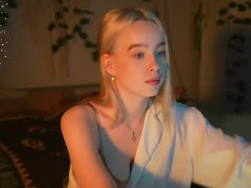 girl
        mother__of__dragons cam image #2876690