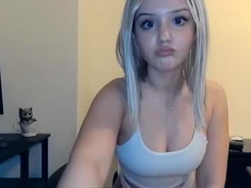 girl
        rubylanee cam image #3877003