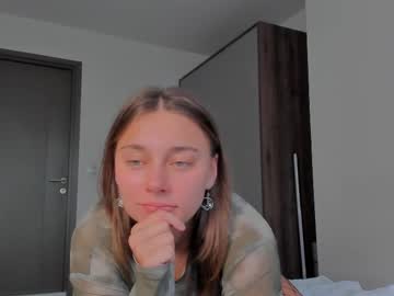 girl
        eleonora_linn_ cam image #6207446