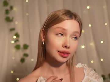 girl
        april_blush cam image #6799333