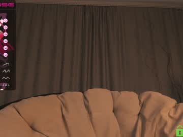 couple
        naiamo cam image #218730