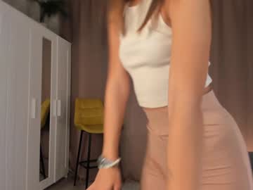 girl
        loney__tunes cam image #4743527