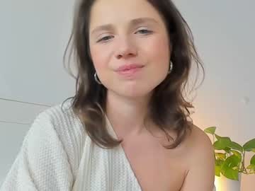 girl
        stellawells cam image #2318840