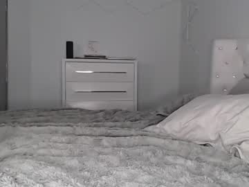 couple
        ellietay cam image #2176376