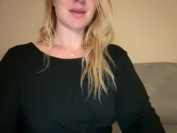 girl
        curious_hotwife cam image #106260