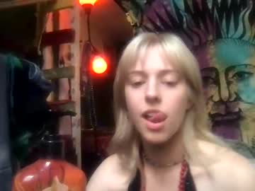 girl
        ellispierce cam image #1226362