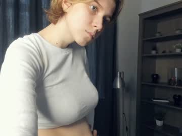 girl
        kristi_moss cam image #2810235