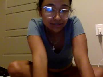 girl
        rleah832 cam image #4869117