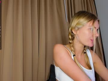 girl
        alice_n_wooderland cam image #2040349