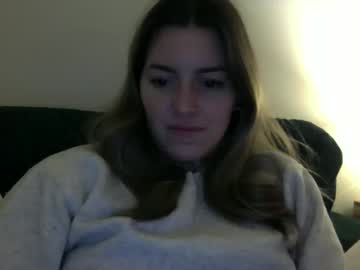 girl
        yourwetdreamddd cam image #3640012