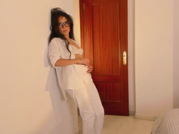 girl
        raychell_black cam image #3587527