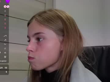 girl
        abby_laker cam image #5297548