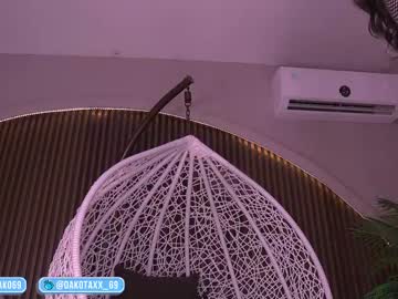 girl
        dakota_leex cam image #6529596