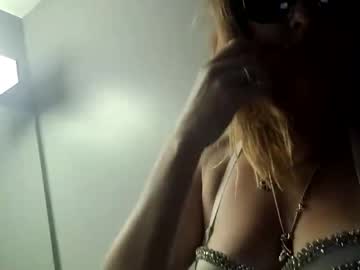 girl
        siverd420 cam image #5143578