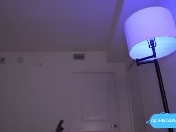 girl
        chloewildd cam image #3458896