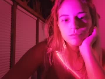 couple
        snowbunnyass cam image #1522218