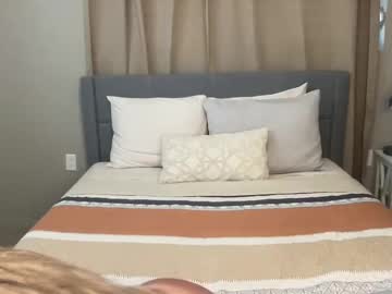 girl
        leah_luxxh cam image #6036382