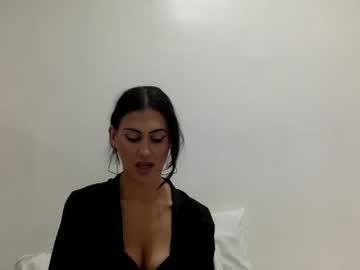 girl
        sashamolaney cam image #1717655