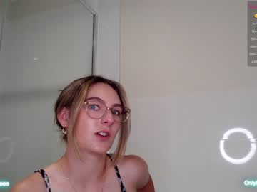 girl
        maree_eee cam image #1004265