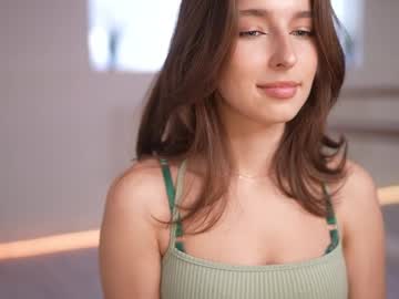 girl
        silent_chill cam image #6739836
