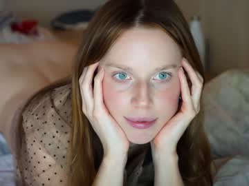 girl
        ellaa91 cam image #267196