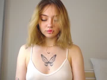 girl
        adelewilson__ cam image #1803686