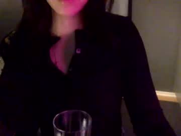 girl
        lillyandhertoyy cam image #3386148