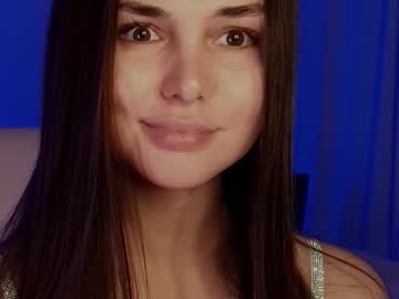 girl
        hollyextra cam image #6181385