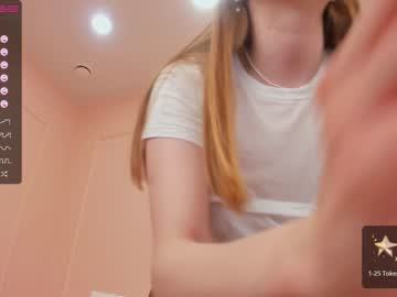 girl
        gentle_riott_ cam image #1829275