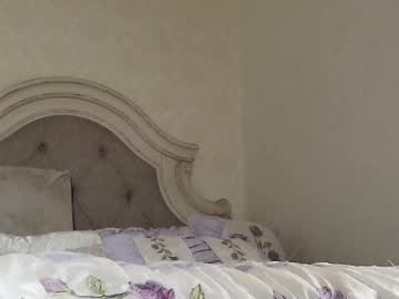 girl
        littlegreekflower cam image #4693982