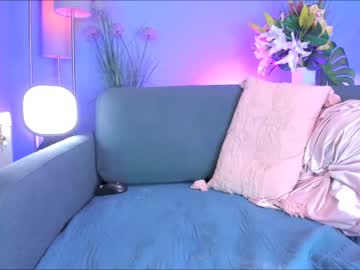 girl
        littlee33 cam image #1621620