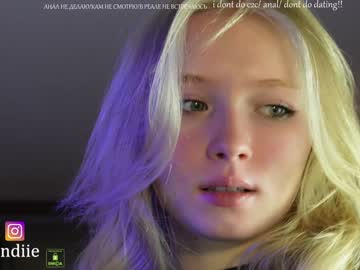 girl
        bestblondiiecb cam image #1462540