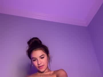 girl
        selenarae cam image #4670021