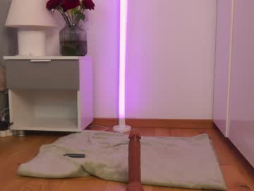 girl
        nina_yv cam image #5862540