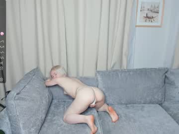 girl
        silvergloss cam image #2552098