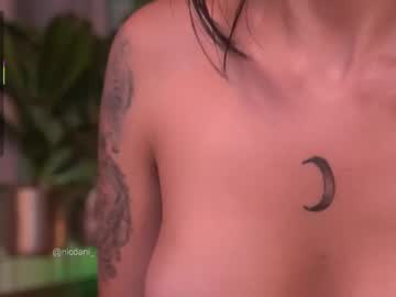 girl
        nicdani_1 cam image #6249945