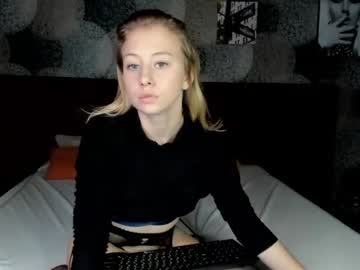 girl
        emily_tayl0r cam image #257453