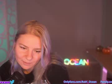 girl
        asiri_ocean cam image #2465027