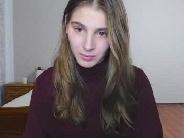 girl
        little_kitt1y_ cam image #2753905