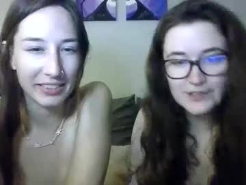 couple
        2gorls1link cam image #5581427