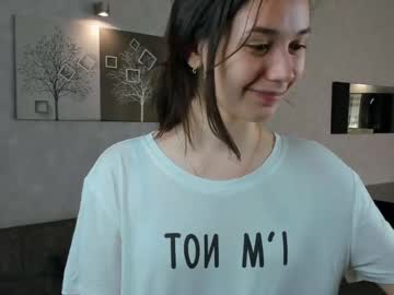 girl
        jolly_bell cam image #4310007