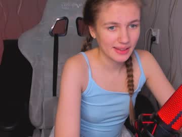 girl
        kylie_mine cam image #149662