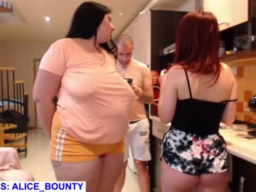 couple
        aly_alyce cam image #3749516