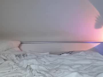 girl
        peachy_paige cam image #5352204