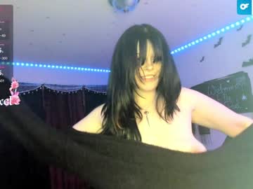 girl
        lilypixel cam image #4976315