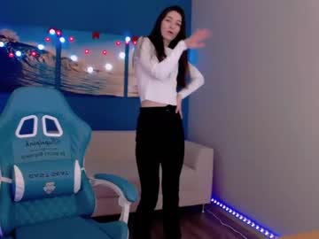girl
        taylor_peach cam image #3440373